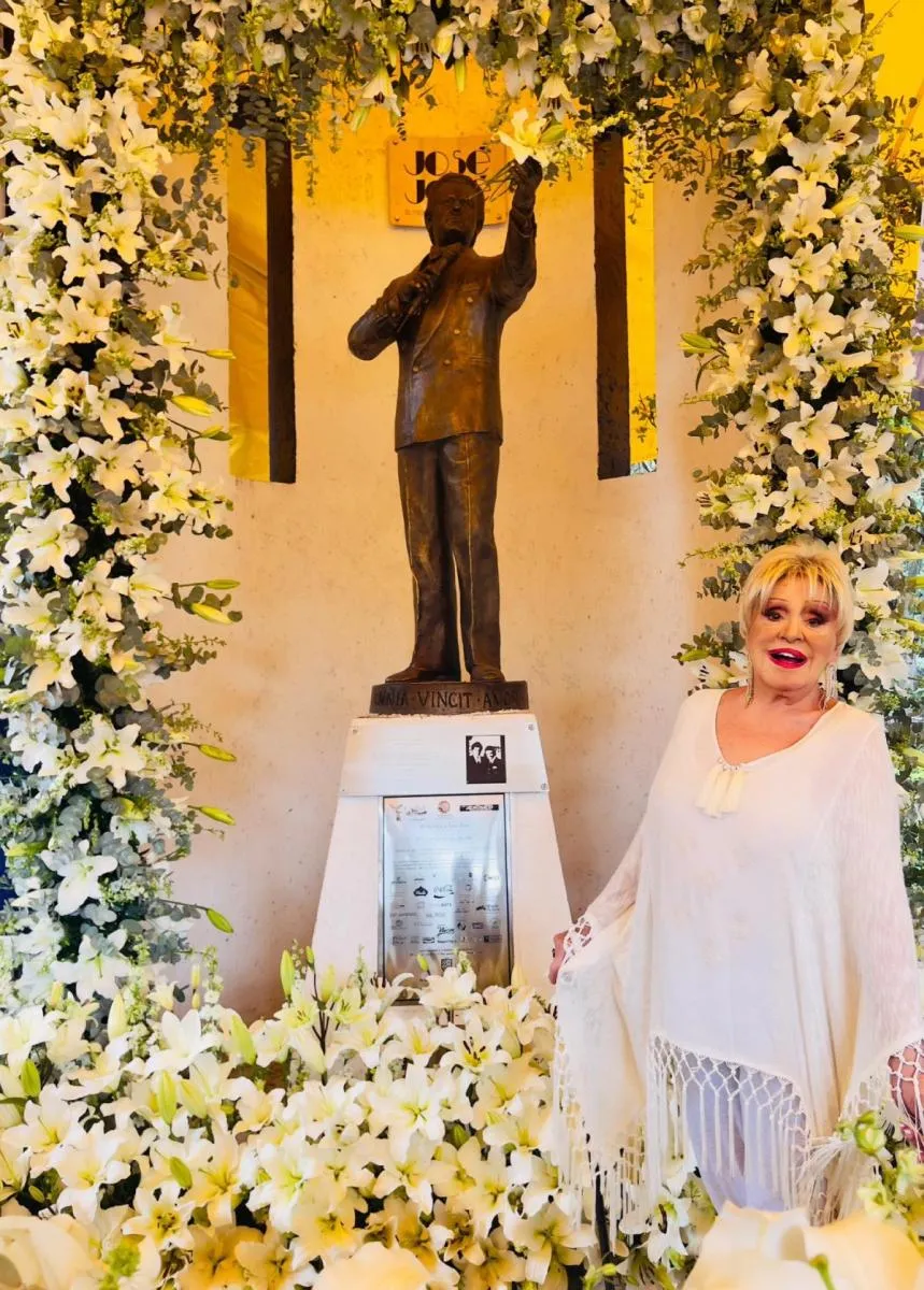 Anel ya se recupera tras una alarma sobre su estado de salud / FB: @anelnorenamx