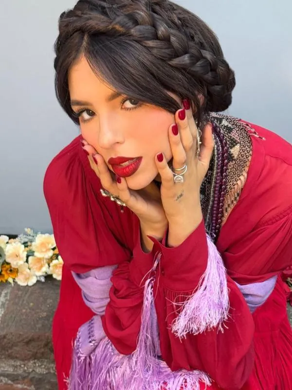 Hasta el momento, la cantante no ha confirmado ni desmentido la noticia / IG: @angela_aguilar_