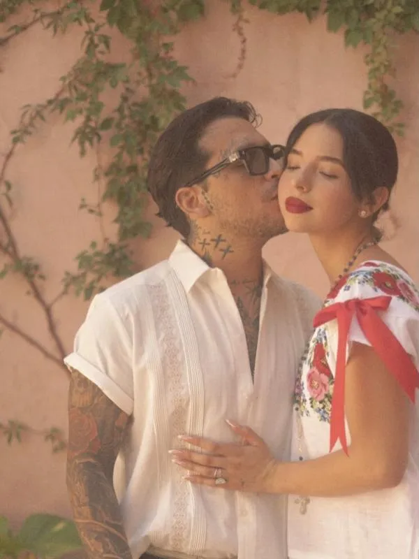 La pareja a causado mucha polémica desde que anunció su compromiso / IG: @angela_aguilar_