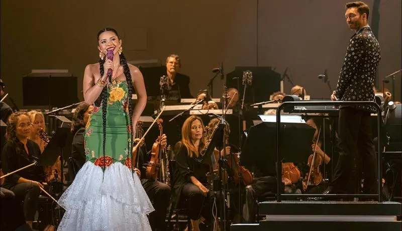 Las fotos no ayudan mucho para descifrar si está embarazada / IG: @angela_aguilar_