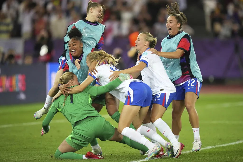 Inglaterra remontó para meterse a Semifinales