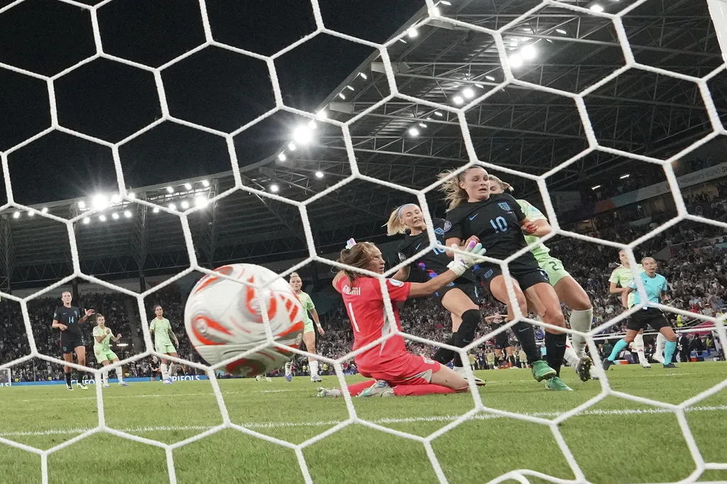 Un penal de Kelly le dio el triunfo a las inglesas