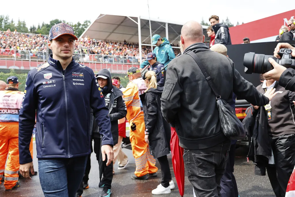 Verstappen quería correr pese a la lluvia