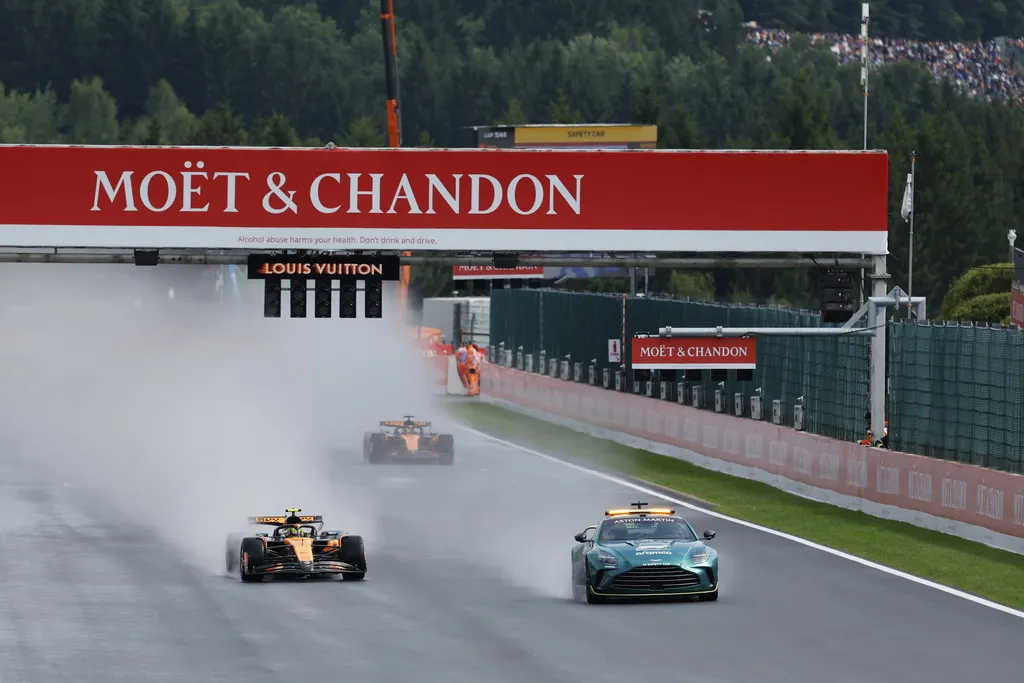 Fue en el relanzamiento que Piastri superó a su compañero