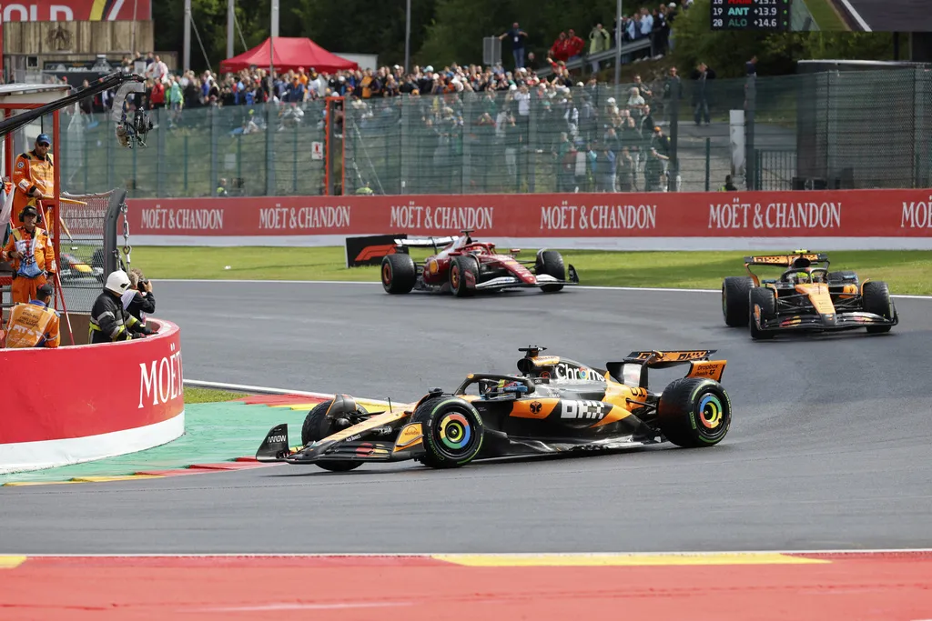 Piastri superó a Norris en Eau Rouge