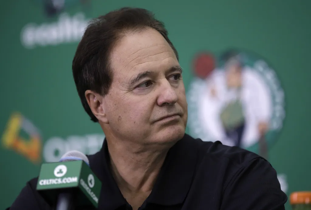 El anterior socio busca comprar una franquicia de basquetbol femenino