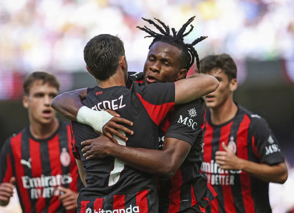 Santi anotó este sábado con AC Milan pero se quedó en la banca ante Chelsea