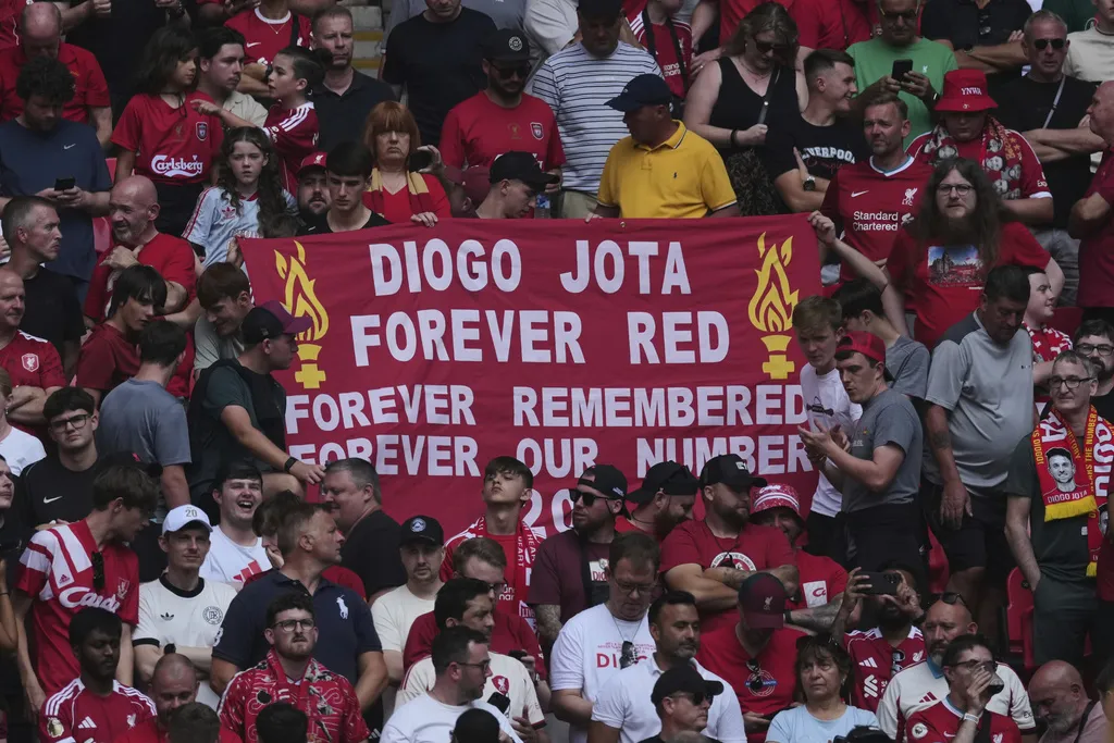 Los homenajes para Diogo Jota y André Silva continúan