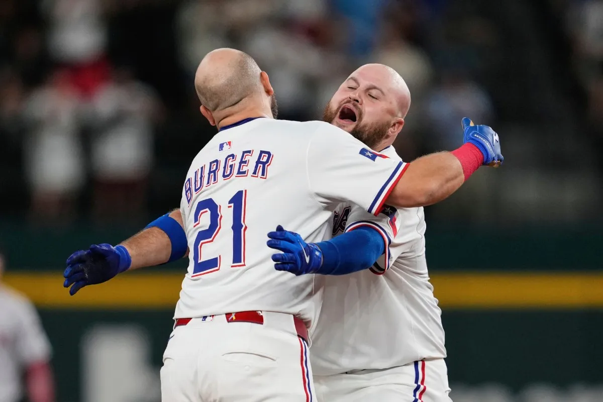 Burger y Tellez | AP