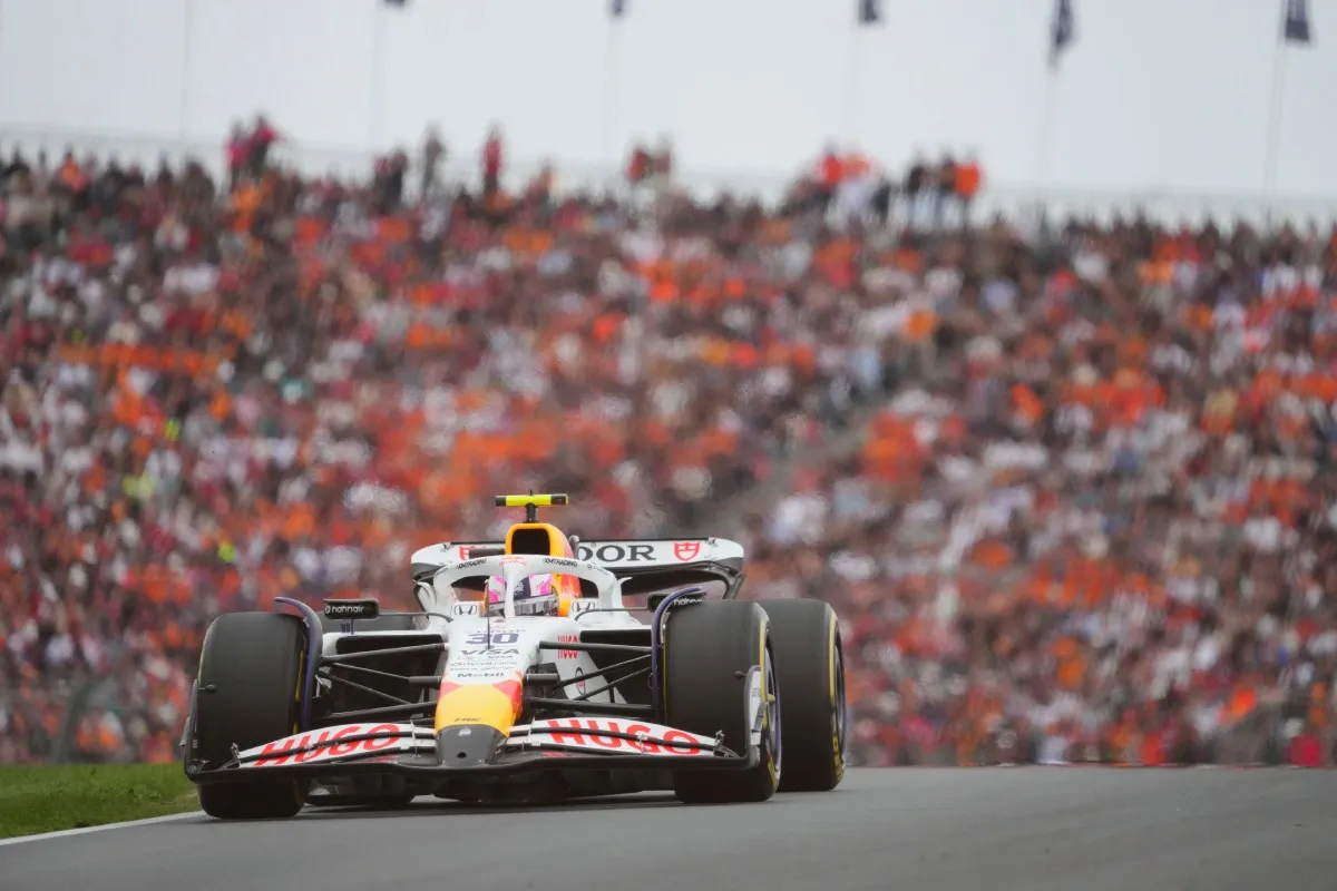 A Lawson le molestron las palabras del español