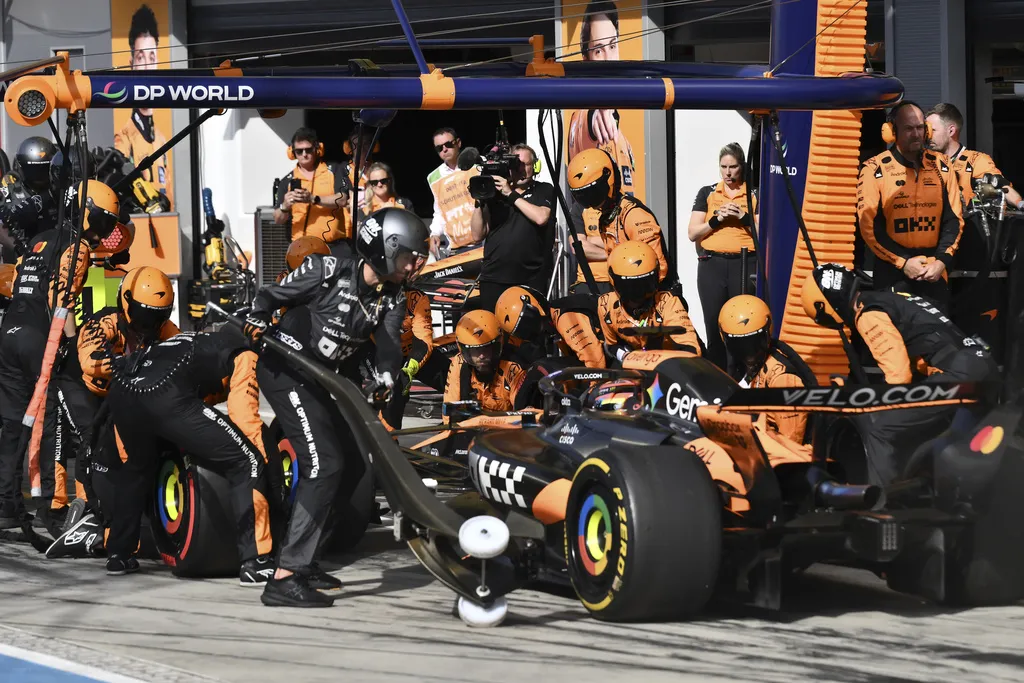Un error de McLaren desató una polémica en el garage