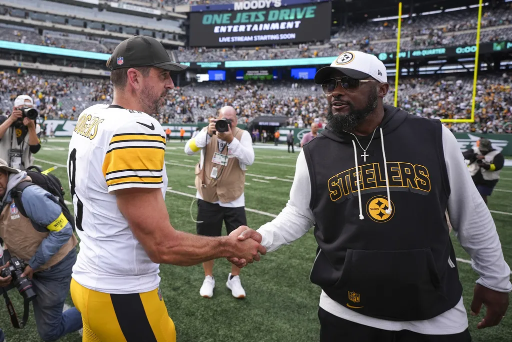 Rodgers se presentó con los Steelers con victoria