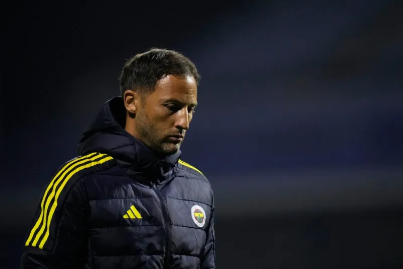 Domenico Tedesco en lamento tras derrota en Europa League