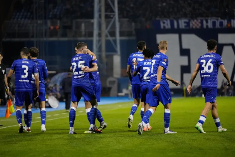 Jugadores de Dinamo Zagreb en celebración en el partido contra Fenerbahce