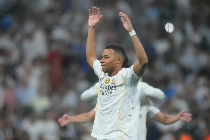 Damm solo reconoció a Mbappé como superior a él