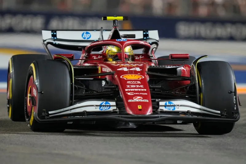 Hamilton batalló con su auto hacia el final de la carrera