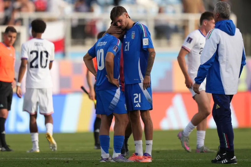 Italia se despidió con una decepcionante goleada