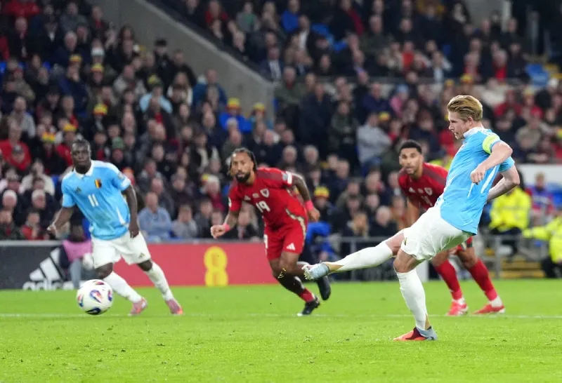 De Bruyne marcó dos veces desde los once pasos