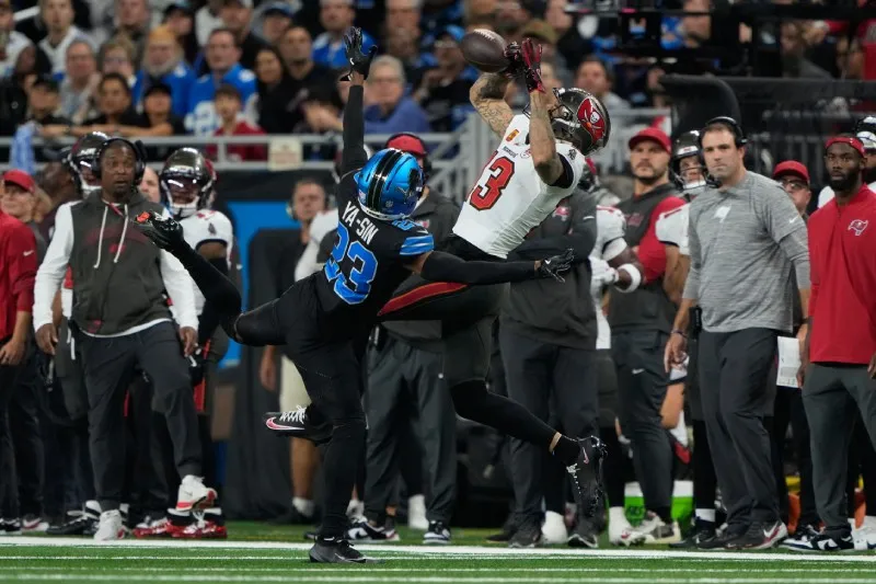 Mike Evans | AP