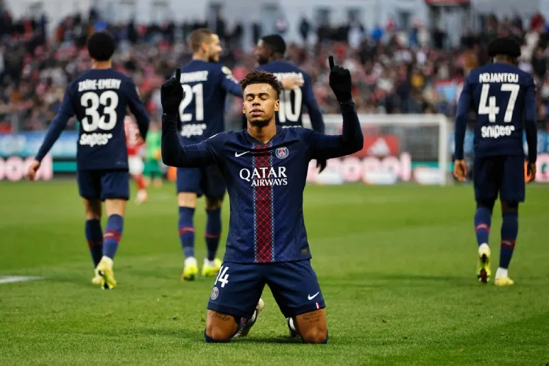 Désiré Doué en celebración con PSG