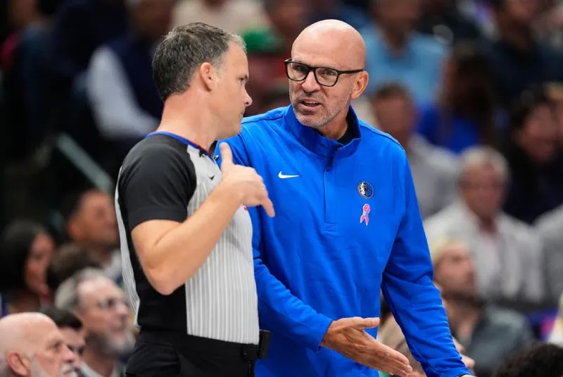 Jason Kidd durante el partido de Dallas contra Detroit en México