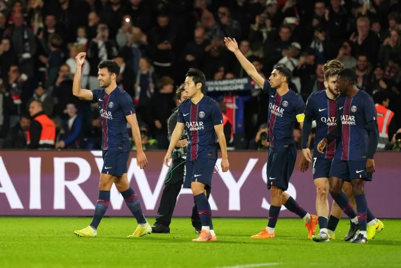 Jugadores de PSG en celebración de gol