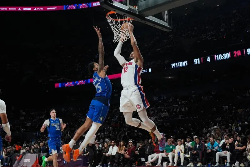 Pistons y Mavericks se enfrentaron en la Arena CDMX