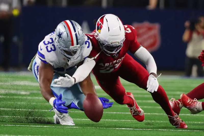 Dallas entregó el balón tres veces