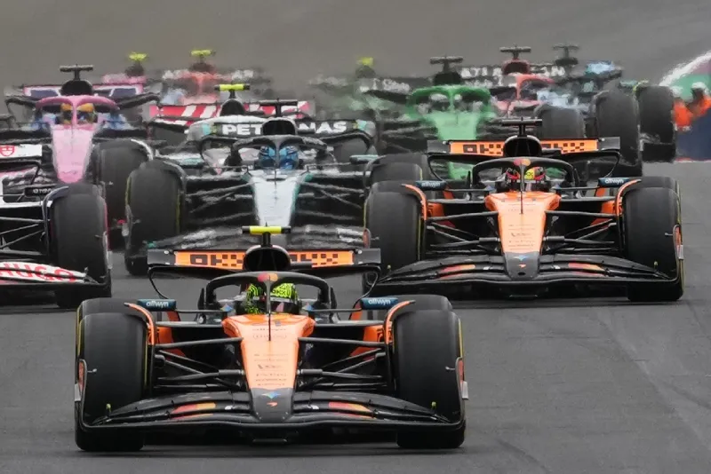 Norris se aleja en la disputa por el campeonato