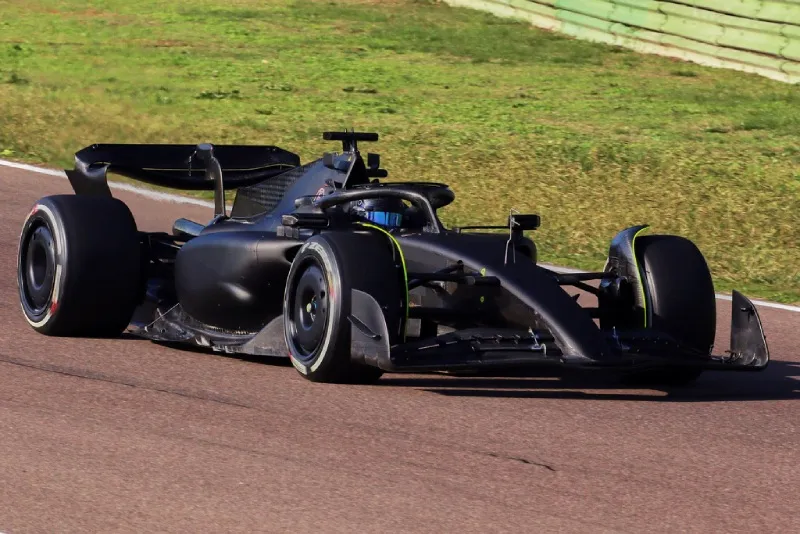 Checo Pérez en el SF-23 en Imola