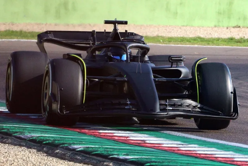 Checo Pérez en Imola en su prueba con Cadillac