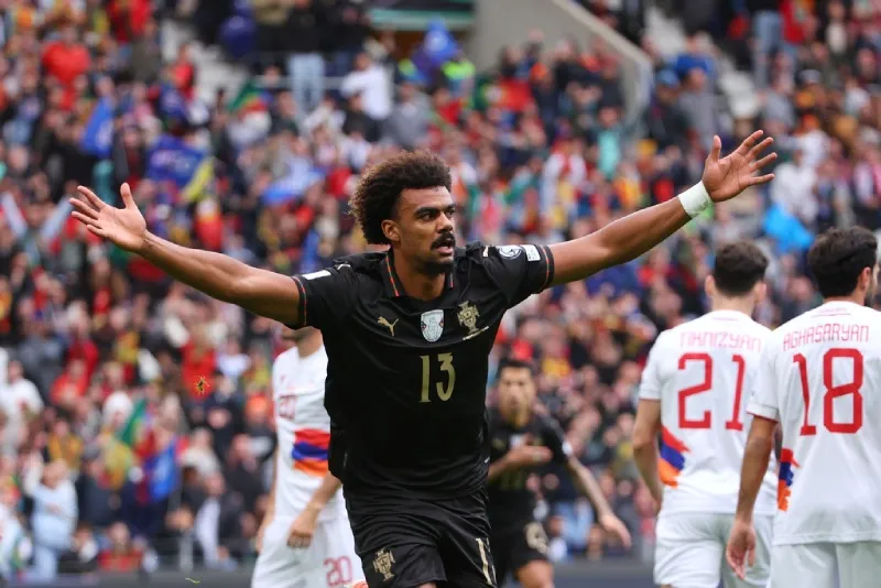 Veiga comenzó con los homenajes