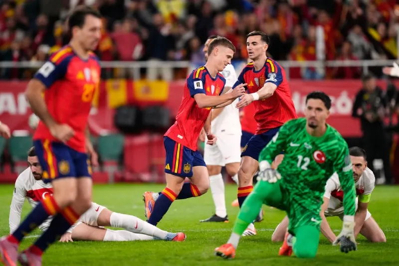 España no pudo vencer en casa a Turquía