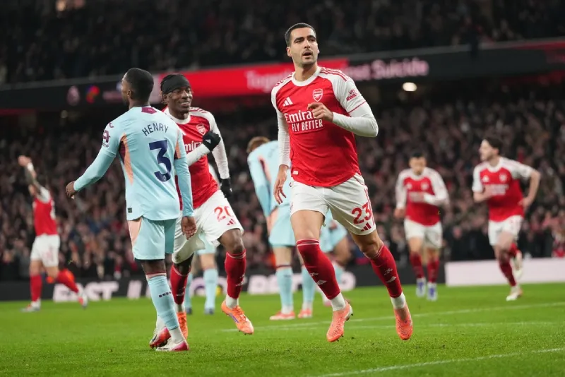 Mikel Merino marcó por segundo juego consecutivo