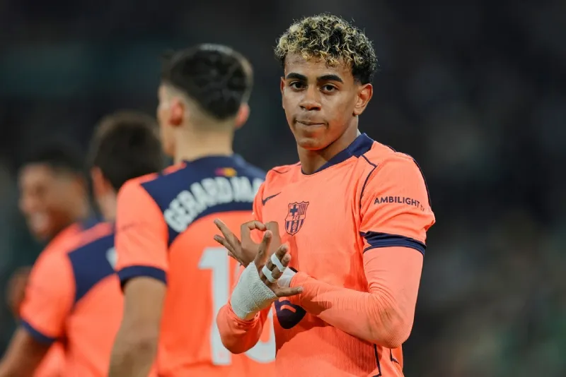 Lamine Yamal con Barcelona