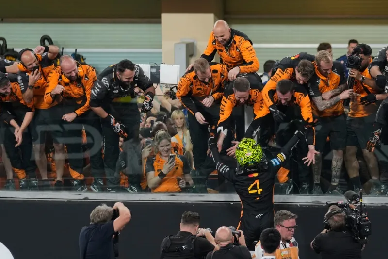 Norris se coronó con el tercer lugar en Yas Marina