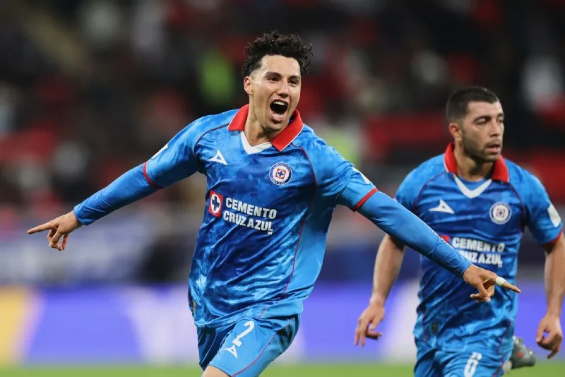 Jorge Sánchez empató el juego con un golazo