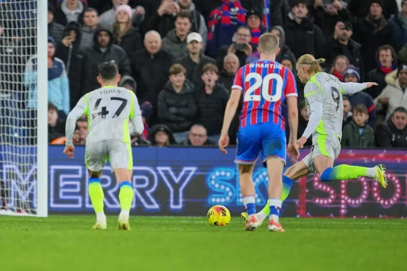 Haaland hizo un doblete ante Crystal Palace