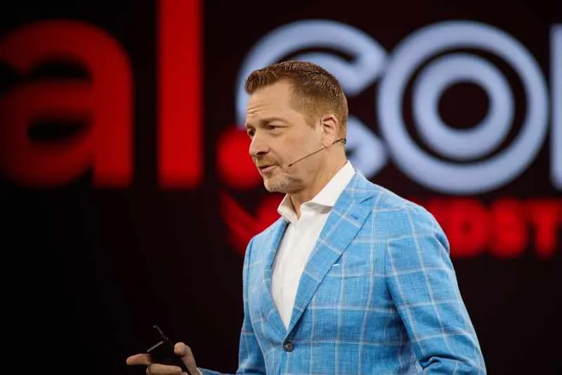 George Kurtz, nuevo dueño de Mercedes | AP