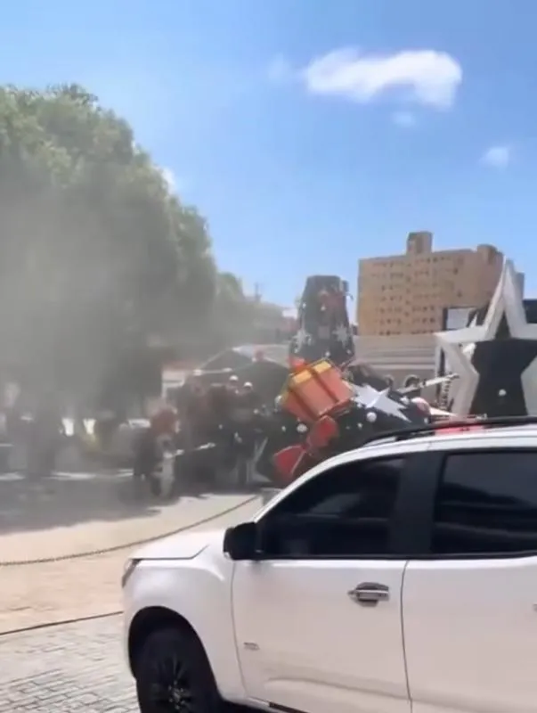 Trabajadores y curiosos corrieron a prestar ayuda / Redes Sociales