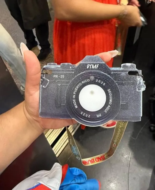 Así son las cámaras que obsequió el cantante durante su residencia en PR. / RS