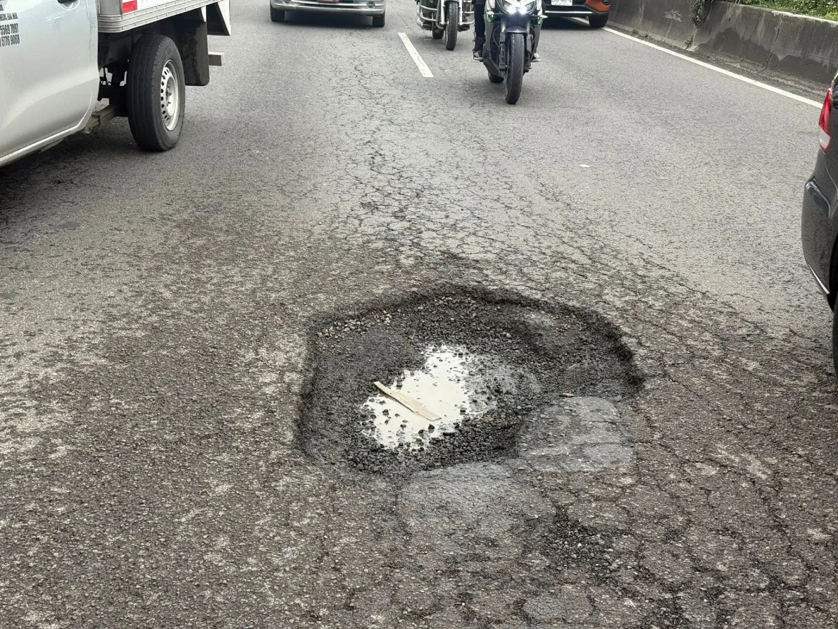 Los baches son un problema muy común en la Ciudad de México / Redes Sociales