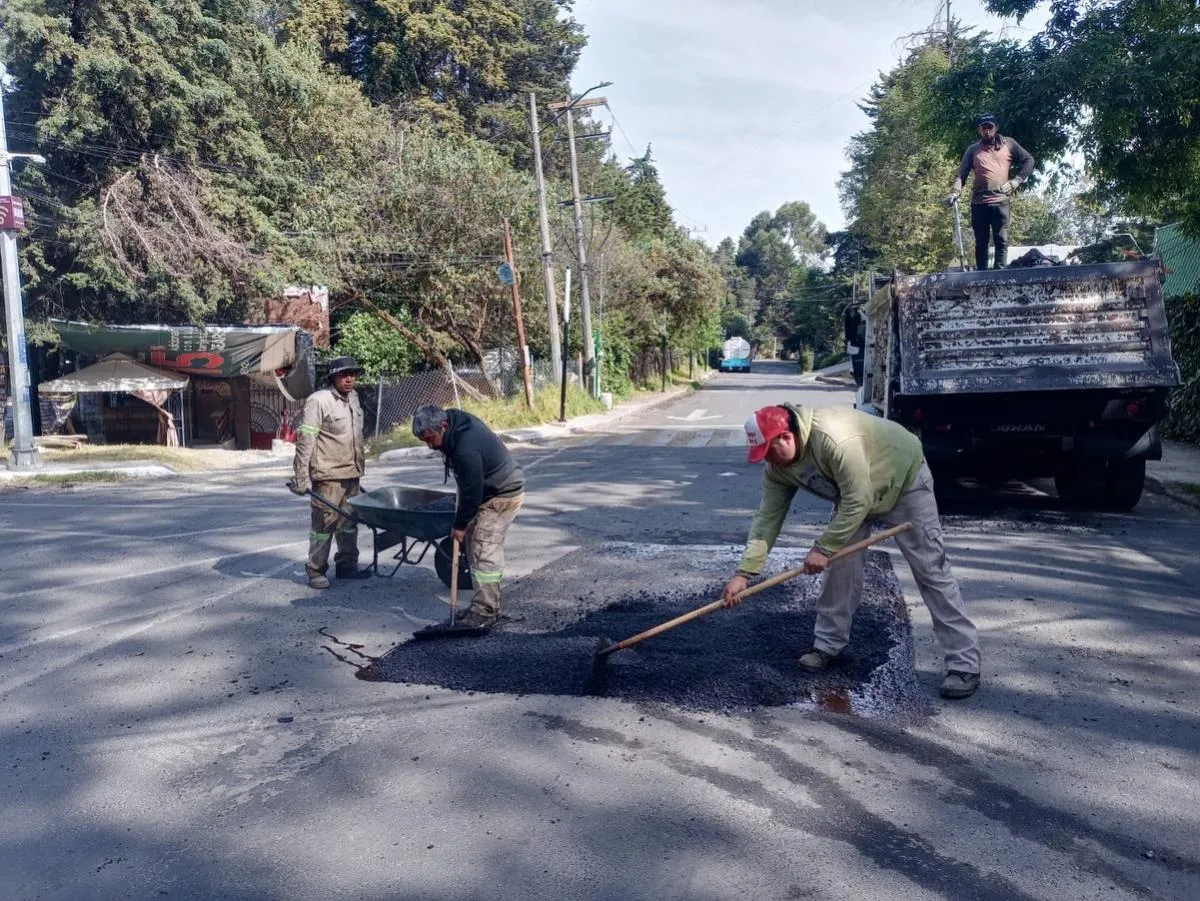 Aunque los baches se tapen, cada día aparecen más / Redes Sociales