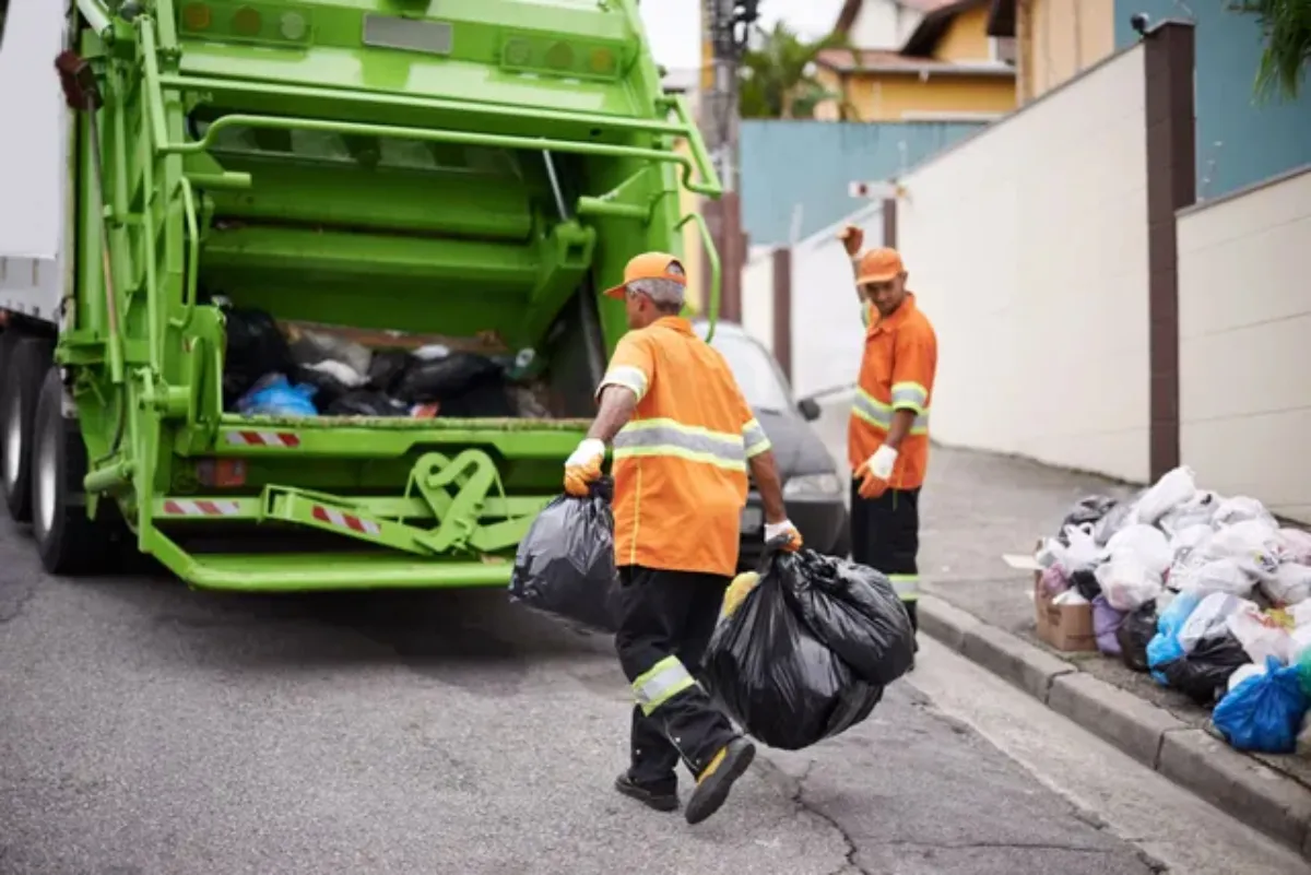 Los trabajadores de limpia deberán recoger la basura ya separada / Redes Sociales