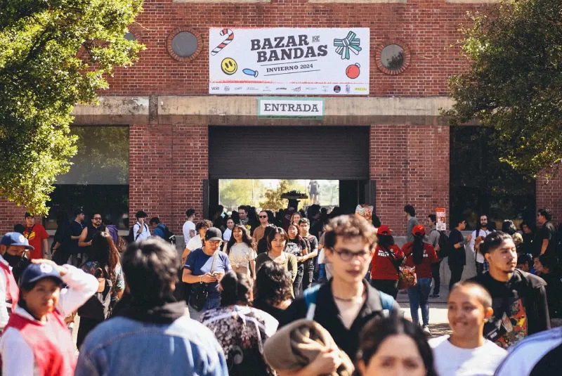 La merch oficial se podrá encontrar a un precio accesible / FB: @bazardebandasoficial