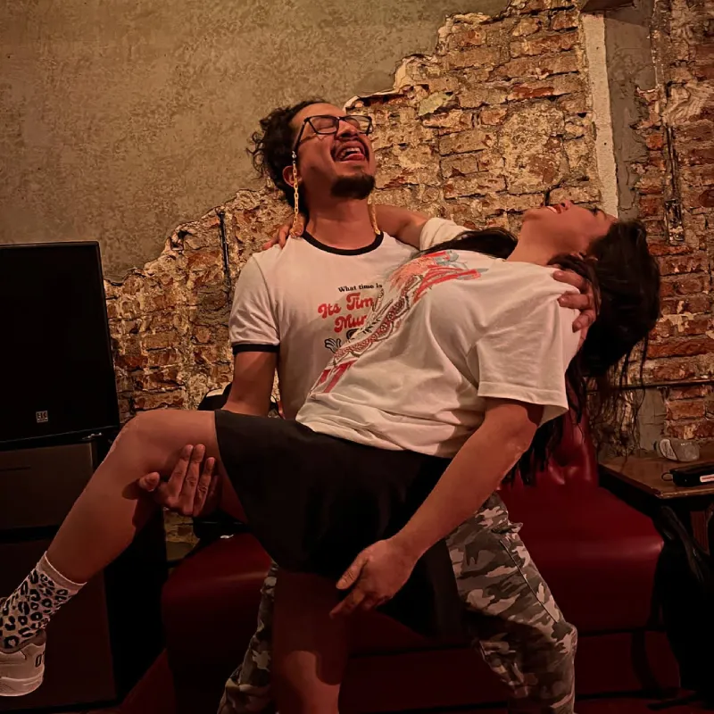 Los comediantes están planeando un boda sencilla e íntima / IG: @labeastandup