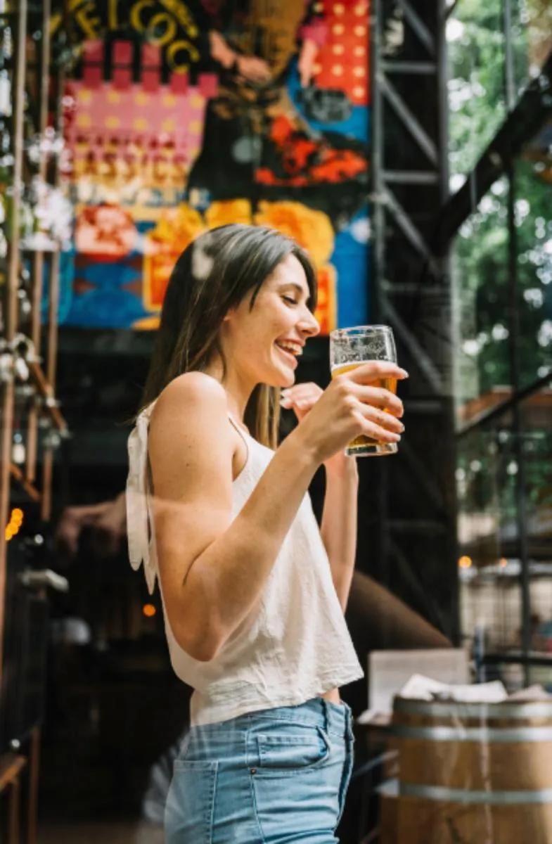 Los turistas podrán tener ciertos puntos donde podrán beber sin ser multados / FREEPIK