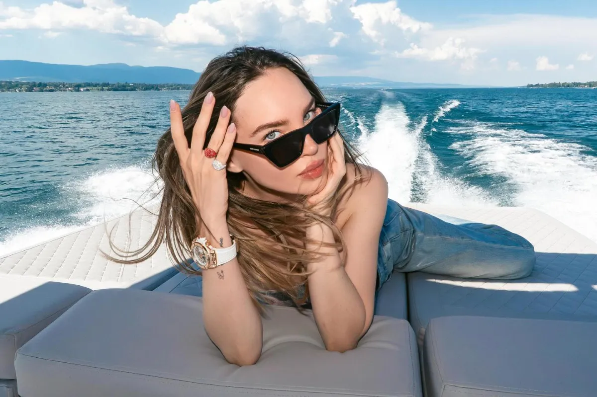 Belinda estará grabando una serie de la vida de Carlota de Habsburgo / FB: @belindapop