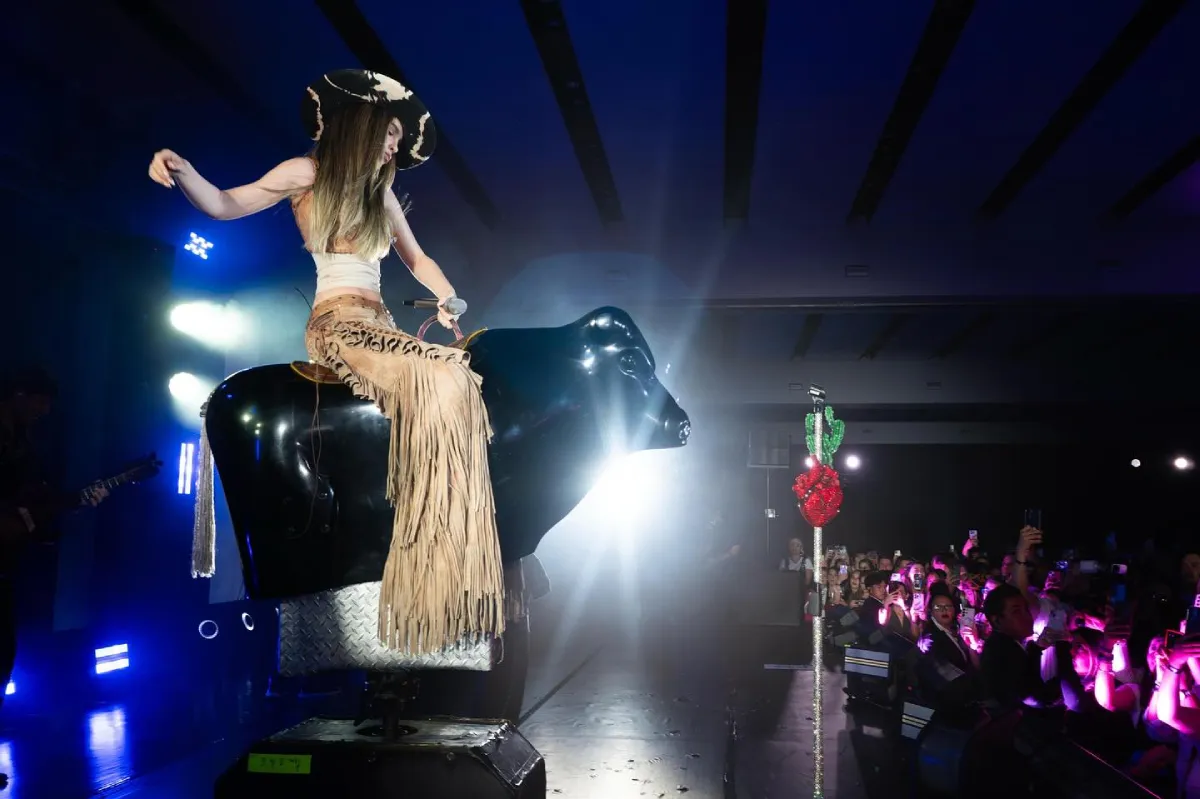 La cantante también está planeando nuevas canciones para el otro año / FB: @belindapop