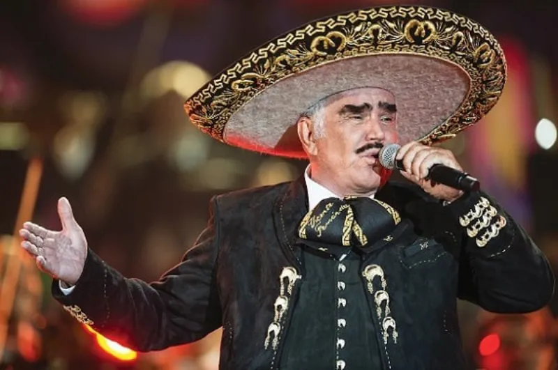 Hasta Vicente Fernández la llevó a una versión ranchera / Redes Sociales